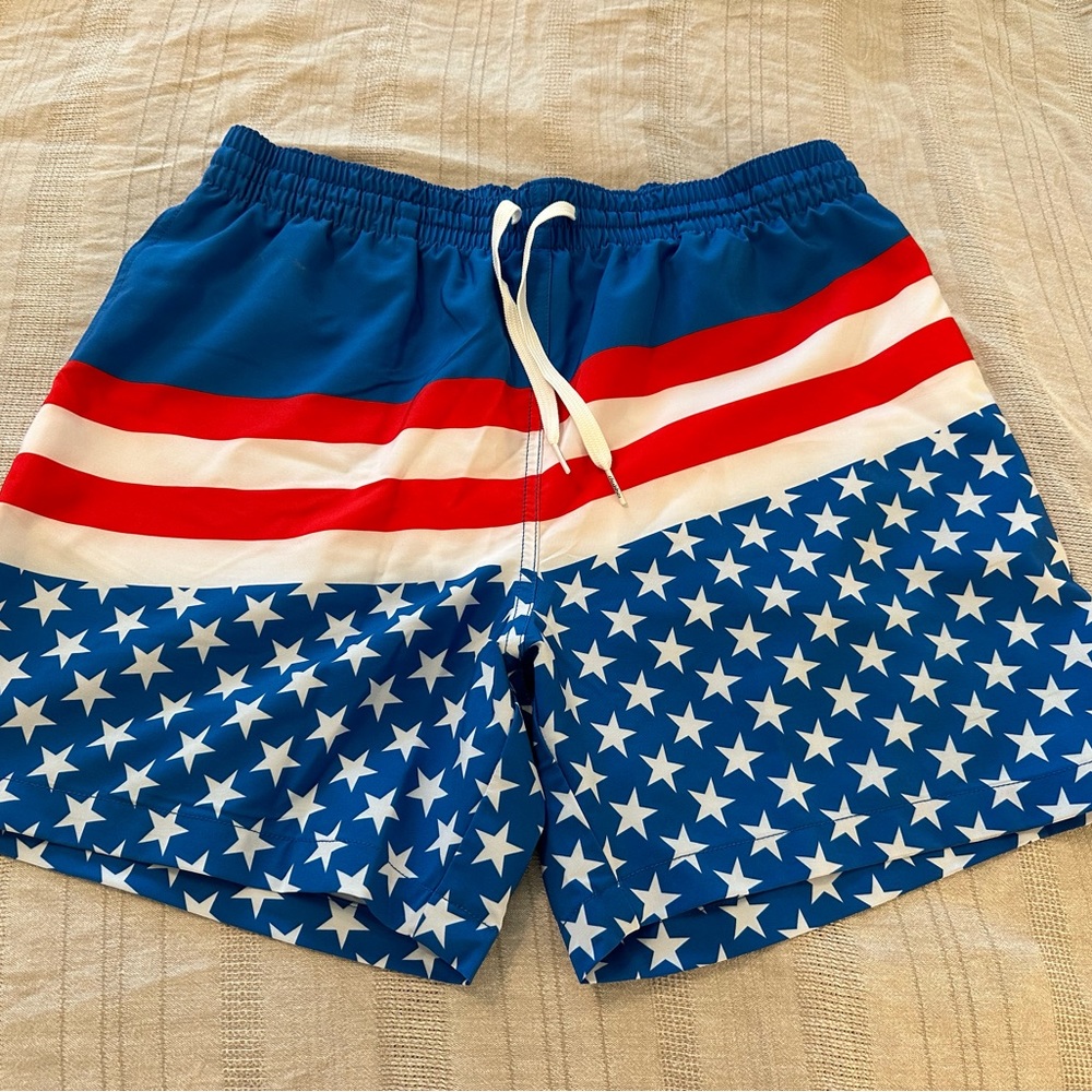 Chubbies Men’s Large 5.5” Pump Up the Jams Patriotic Swim Trunks USA
